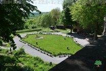 Die Gartenanlagen ergänzen die barocke Architektur um gestaltete Grünräume. (Bild: Natalia Siedler)